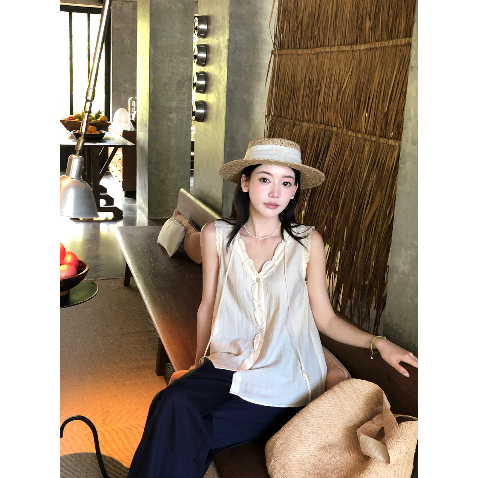 Thecoco 刺绣叶片天丝棉上衣女夏季蕾丝花边甜美百搭v领显瘦无袖