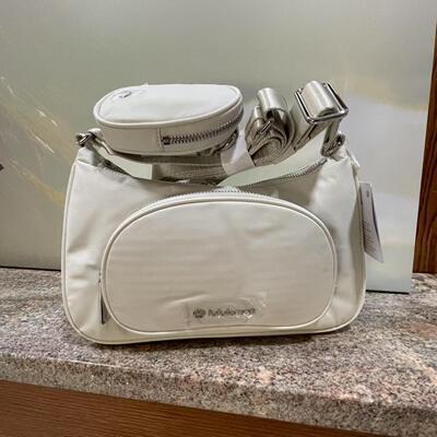 lululemon代购 Crossbody Bag with Nano Pouch 2L 单肩斜挎包