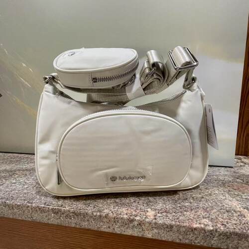 lululemon代购 Crossbody Bag with Nano Pouch 2L 单肩斜挎包