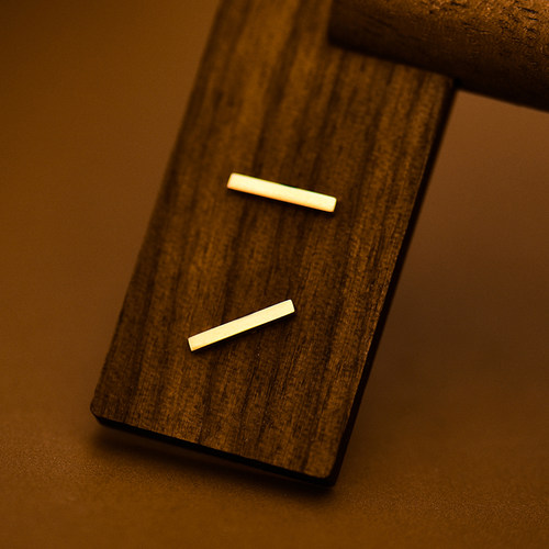 一字欧美极简防过敏褪色耳骨环