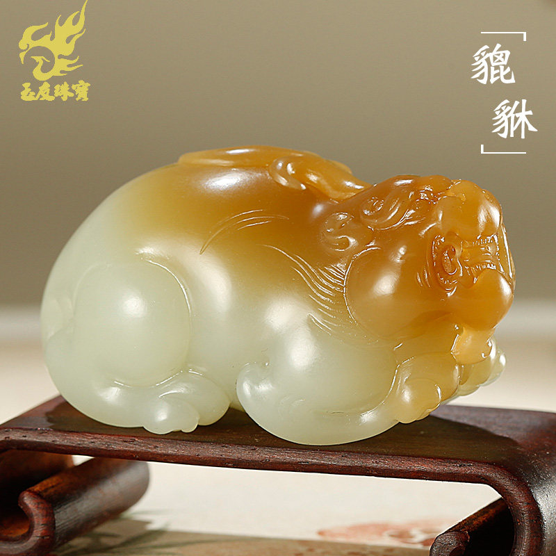 和田玉貔貅吊坠男款玉坠糖青白