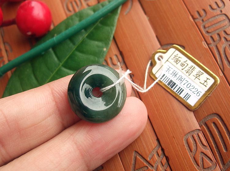 天然a货翡翠平安扣缅甸玉