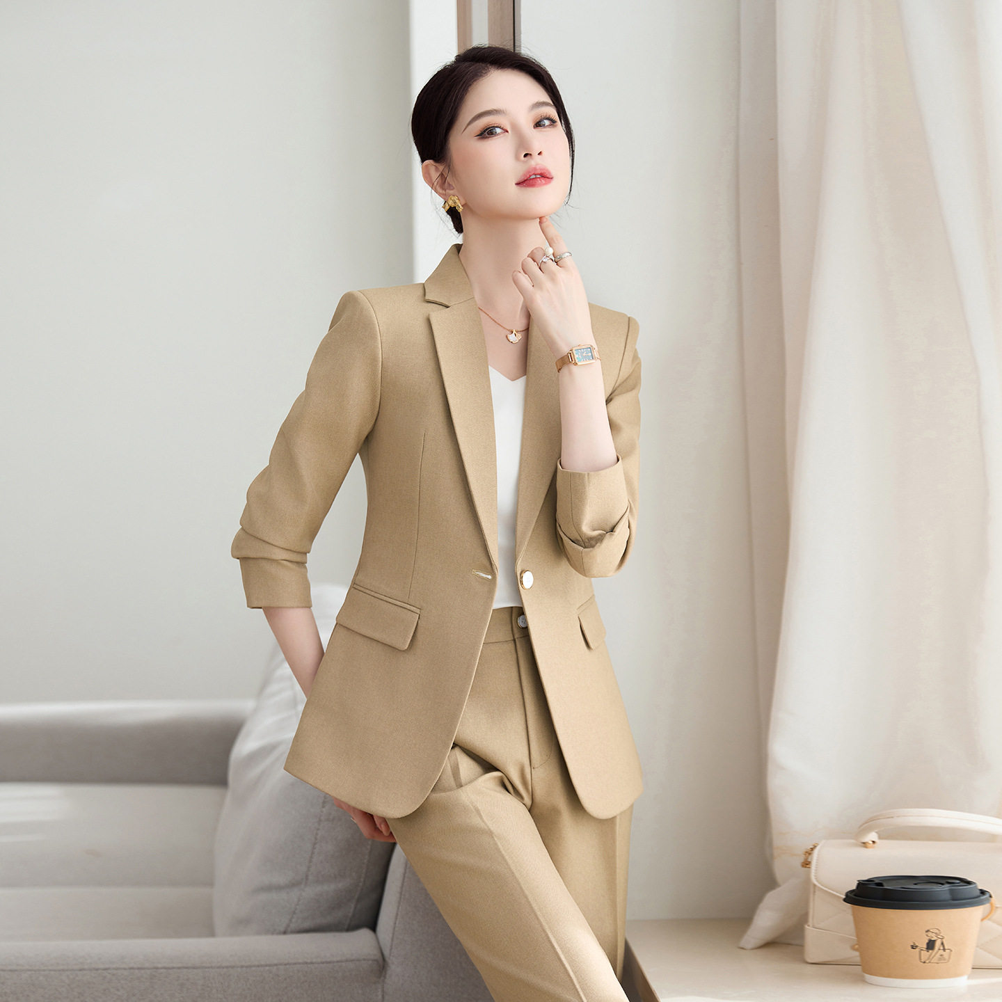卡其秋季通勤修身小西装两件套女