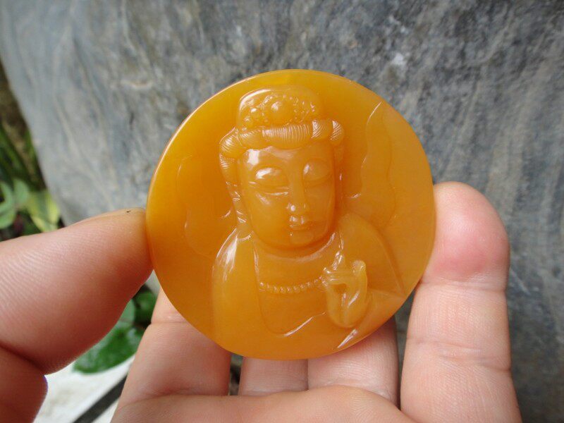 云南保山 天然黄龙玉 佩戴精品 籽料颈饰 挂件吊坠 圆牌 观音头像