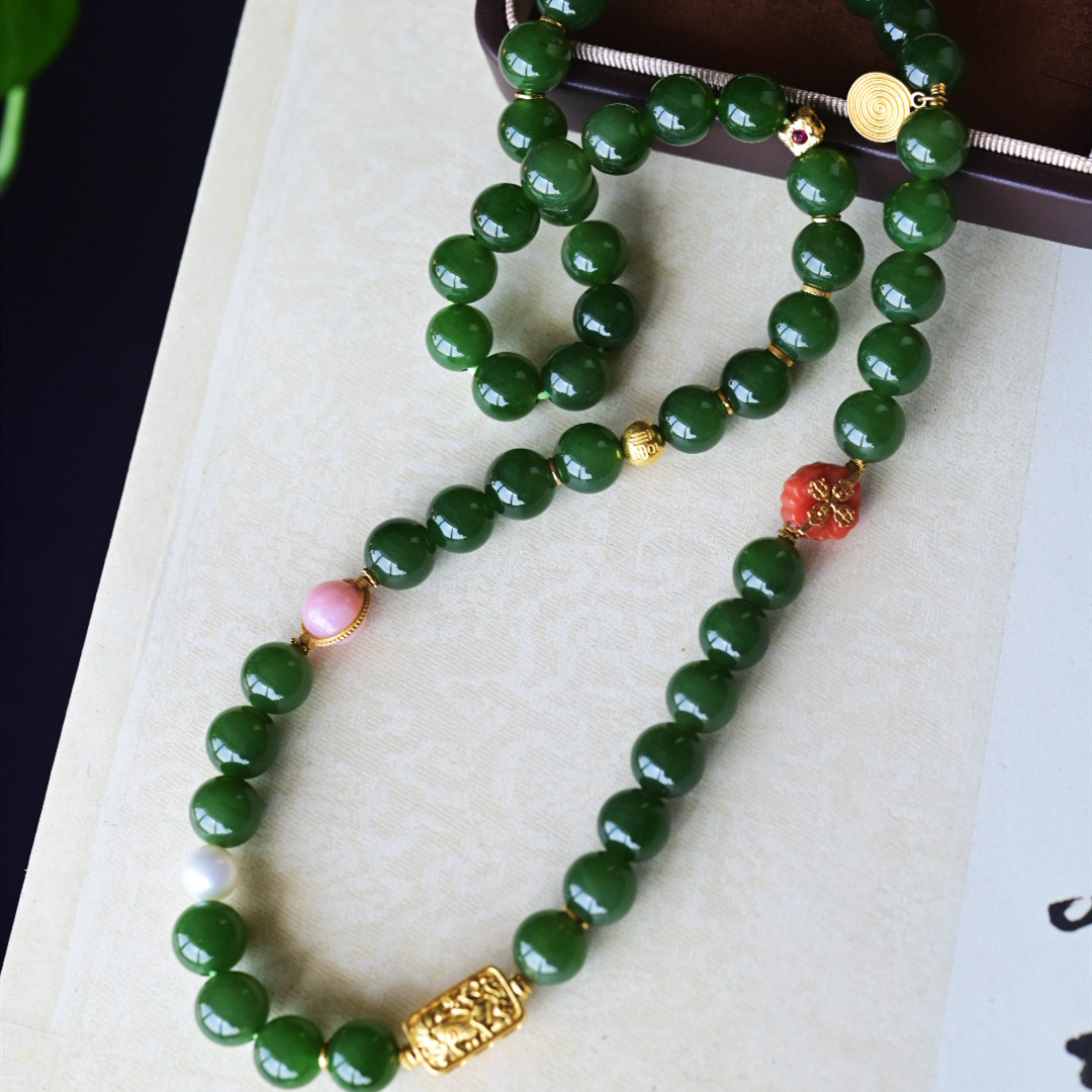 一斤钻戒 天然和田碧玉手链项链 老坑料油脂感强 18K金南红粉澳宝