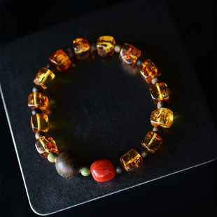 一斤钻戒 天然花珀手链 色泽金黄浓郁 18K金 沉香南红珠点缀