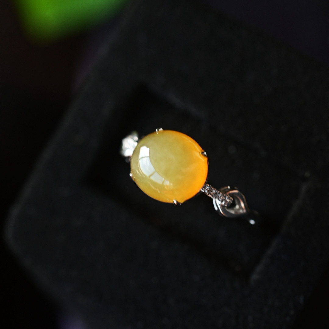 一斤钻戒 天然缅甸A货翡翠戒指 冰黄翡蛋面 18k金镶嵌