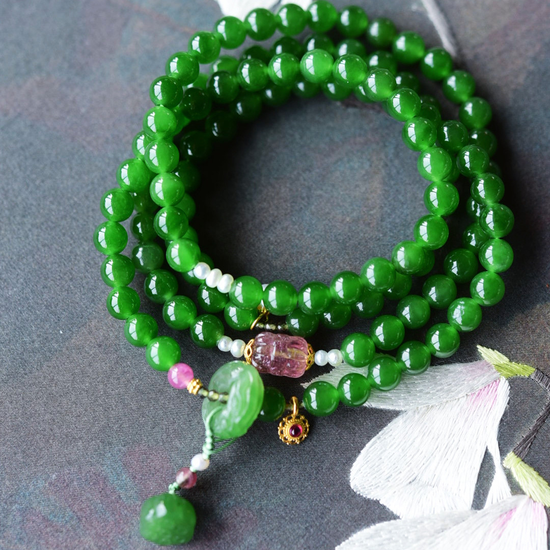 一斤钻戒 天然和田碧玉手链项链 18K金 色泽均匀 质感细腻水润