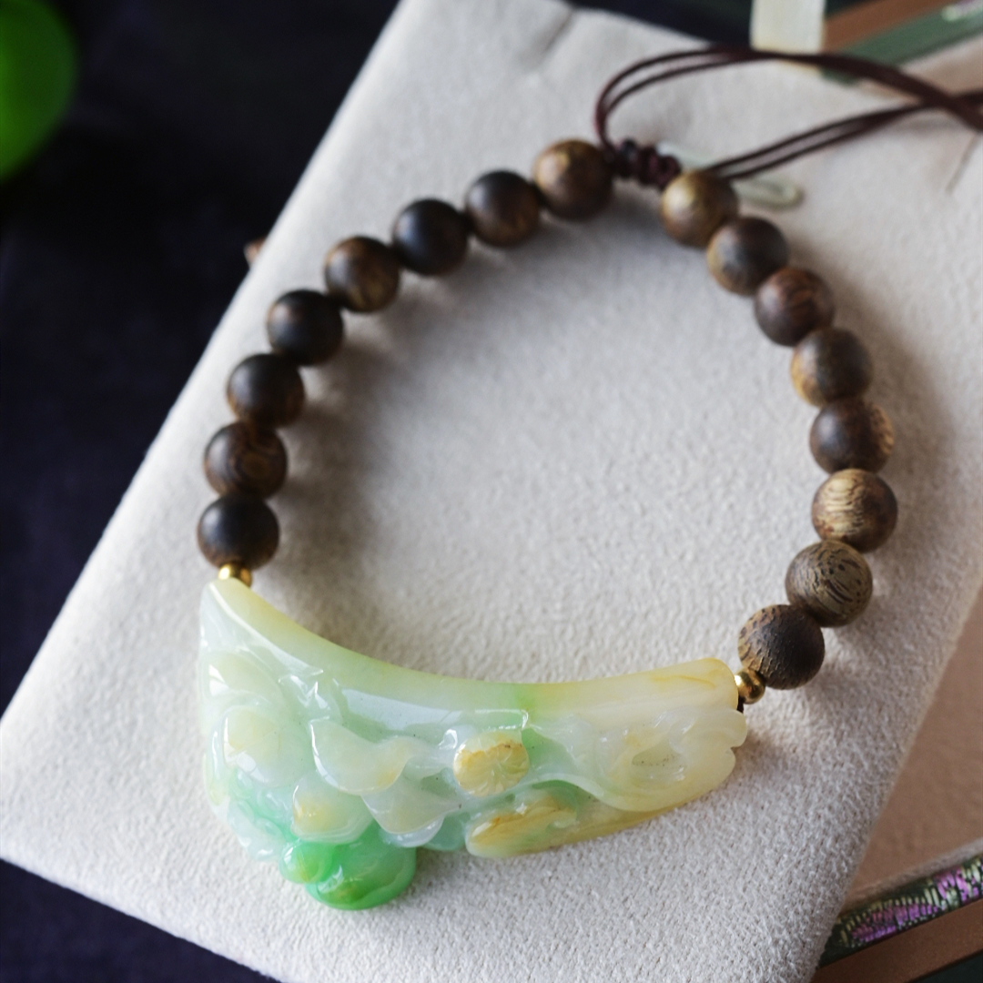 一斤钻戒 天然缅甸A货翡翠手牌手链 沉香手串 莲花牌 18k金