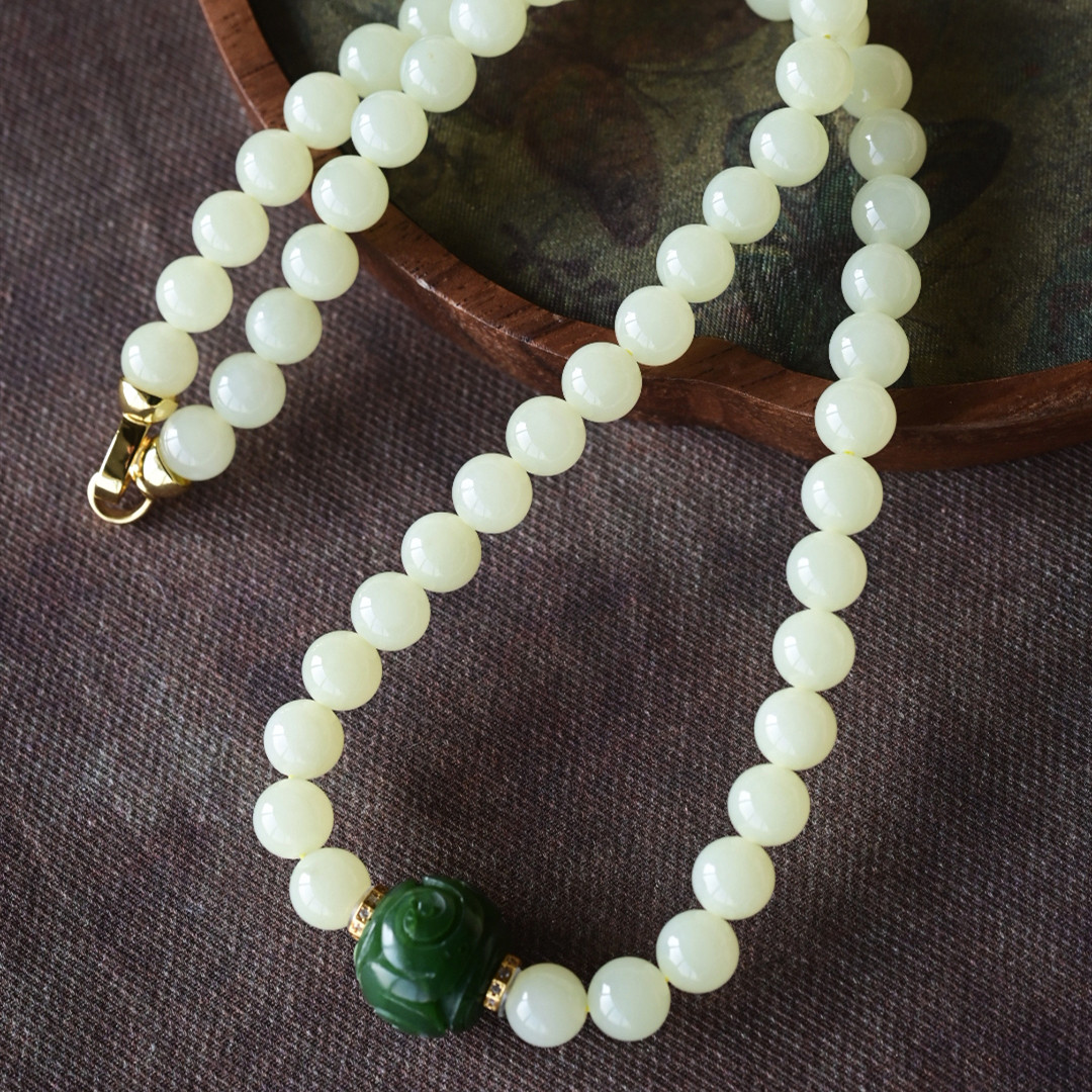 一斤钻戒 天然和田玉黄口料手链项链 温润的暖黄色 925银碧玉配饰