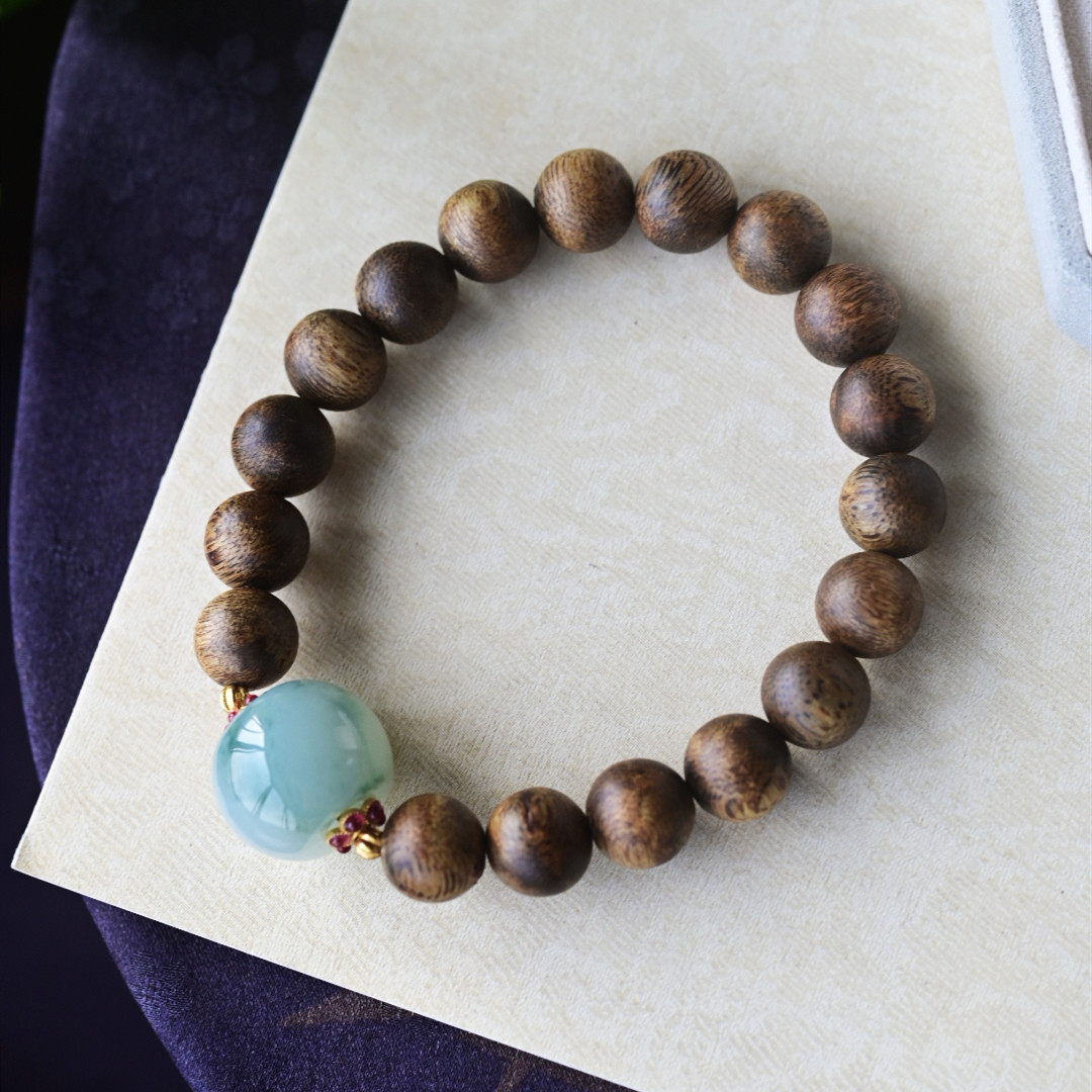 一斤钻戒 天然缅甸A货翡翠搭配天然沉香手串 18K金 上手古色古香