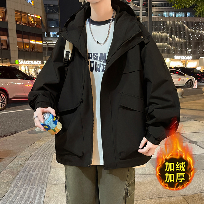 工装冲锋衣外套男生秋冬季新款加绒加厚青少年学生连帽夹克男装士