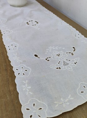 Z301 手绣 长方桌旗 白色白绣 麻质25x125cm 有氧化