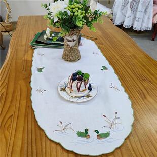 刺绣椭圆鸳鸯桌旗彩绣棉质38×83cm有氧化 G130