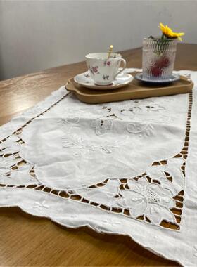 H306 白色手绣亚麻桌旗 73*36cm