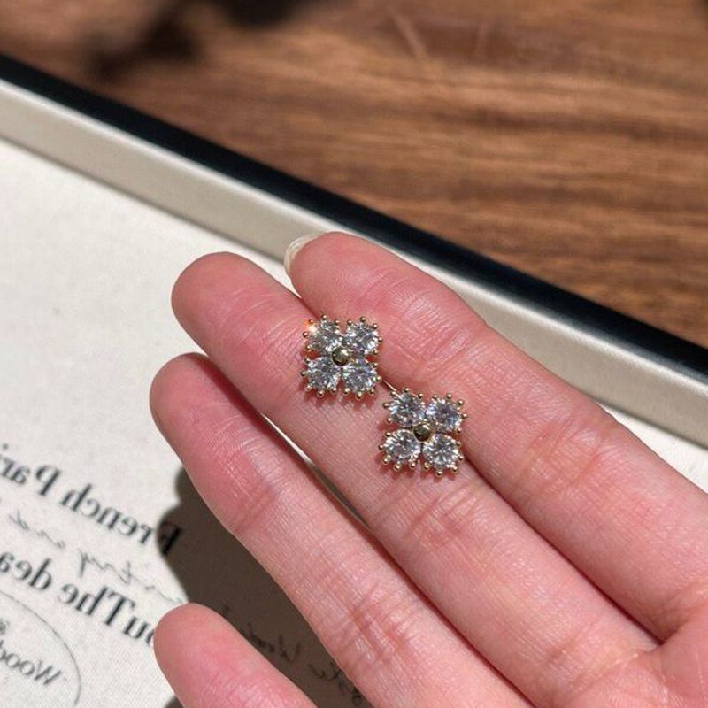 艾鹿气质百搭高级感简约风温柔淑女通勤四叶小花耳环02302