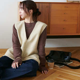 日单品牌秋冬新款 好看温暖氛围感V领泰迪绒后开叉呢子马甲女31859