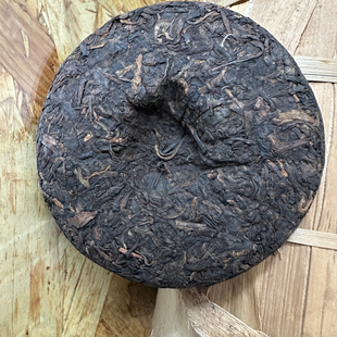 金碧坊2005年普洱熟茶-100克熟饼 10饼一提笋壳包装