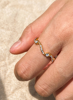 18K金小众设计锆石戒指