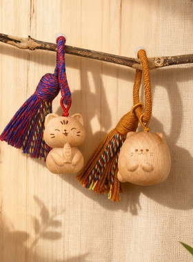 慵懒招财猫钥匙挂件可爱福气猫创意挂饰挂件木雕猫咪文玩手工饰品