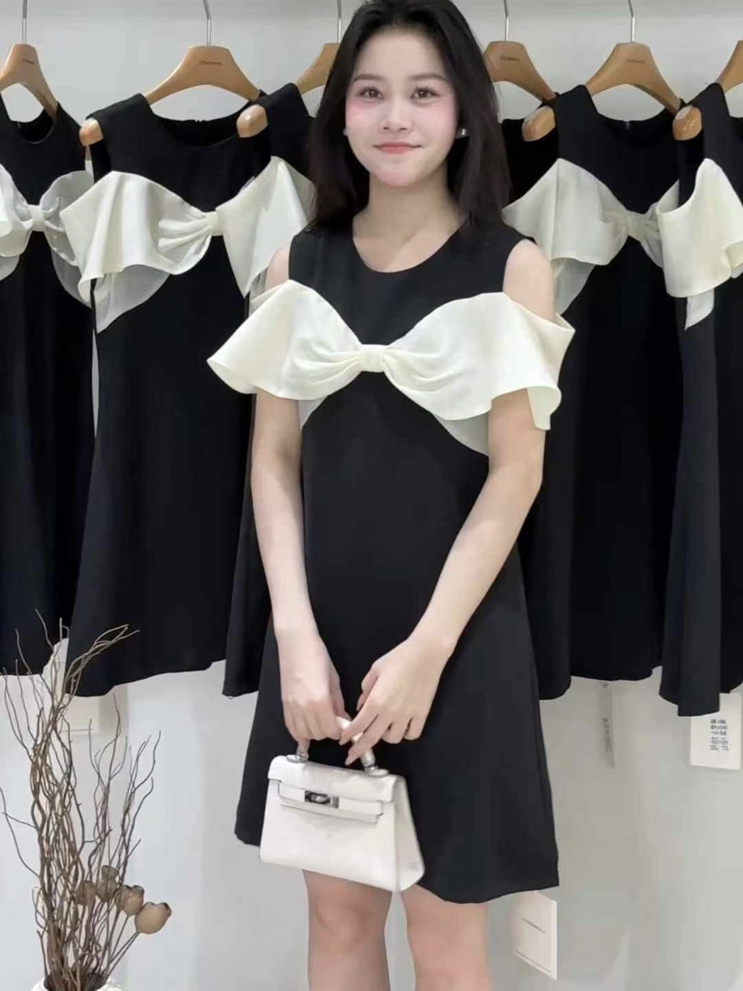 法式气质高级感连衣裙2026年夏季新款赫本风拼接蝴蝶结露肩显瘦裙