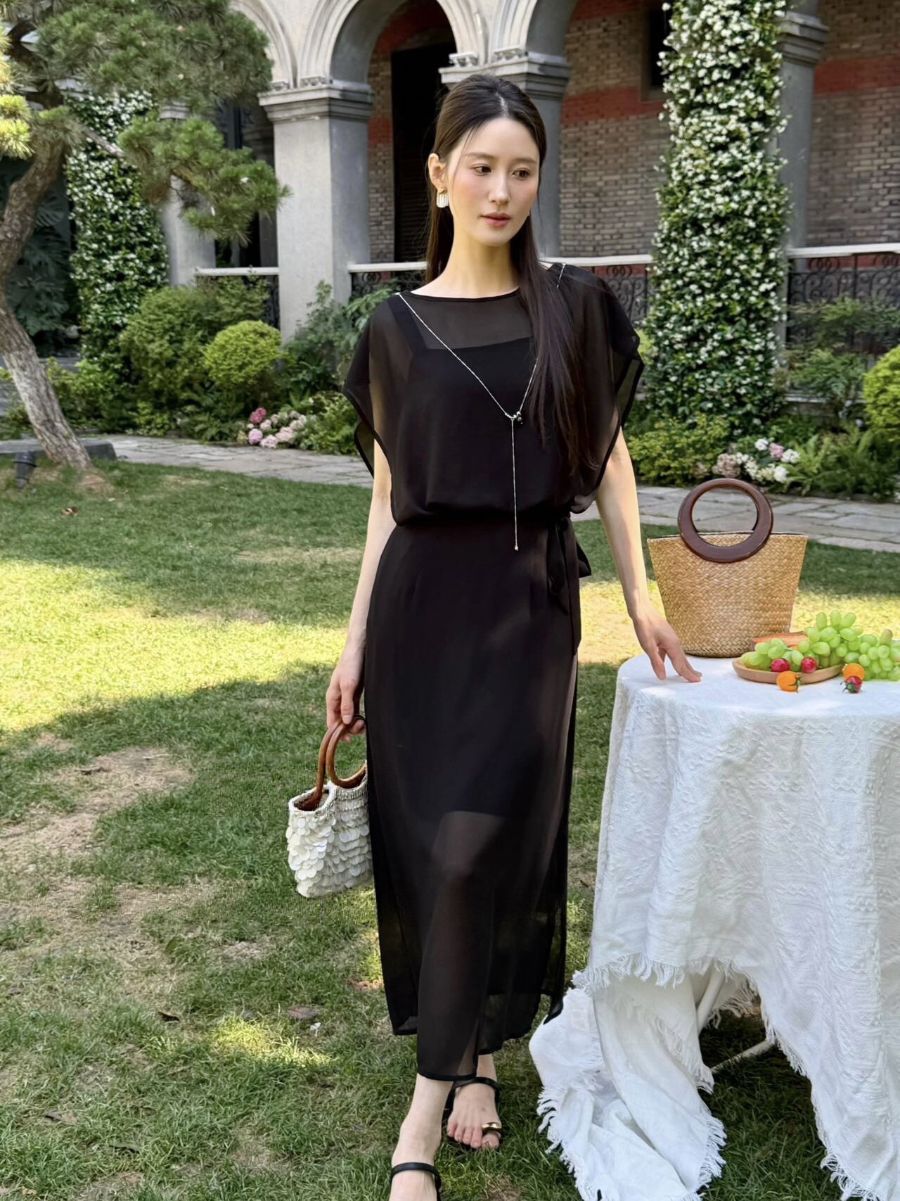 法式复古黑色波点连衣裙女2026夏季新款显瘦气质高雅收腰雪纺长裙