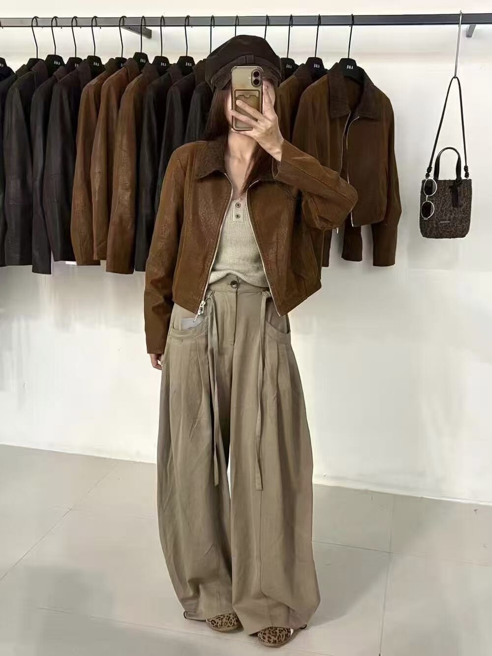 南油复古翻领植绒皮面料短外套女2026年新款拉链机车夹克显瘦百搭