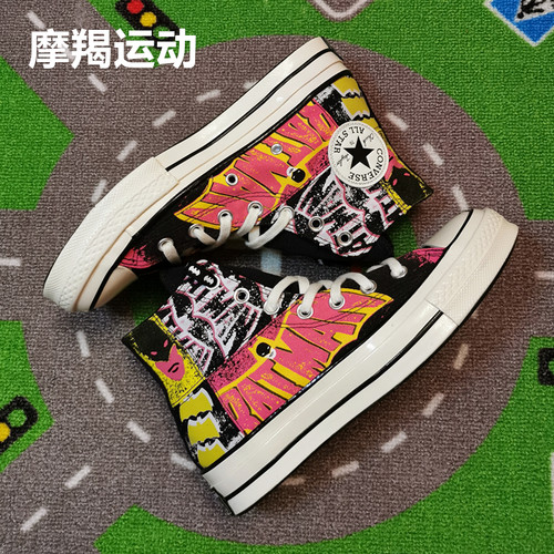 匡威蝙蝠侠情侣款高帮涂鸦帆布鞋