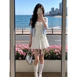 夏季两件套装白色花苞吊带连衣裙女学生蓝色蝴蝶结木耳边防晒衫潮