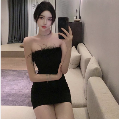 新款黑色名媛包臀裙性感一字肩毛毛抹胸连衣裙气质显瘦高级短裙女