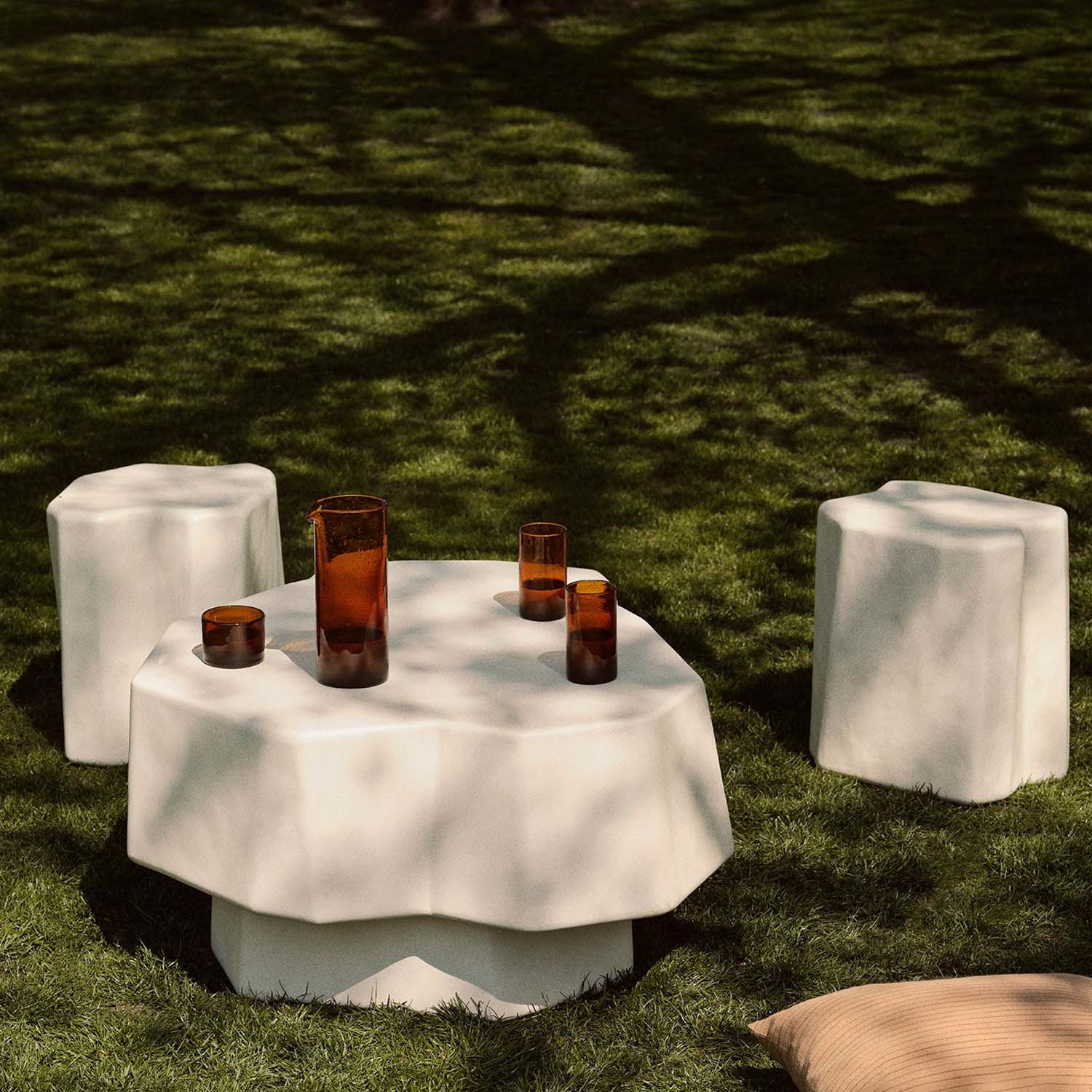 丹麦fermliving玻璃钢茶几边几