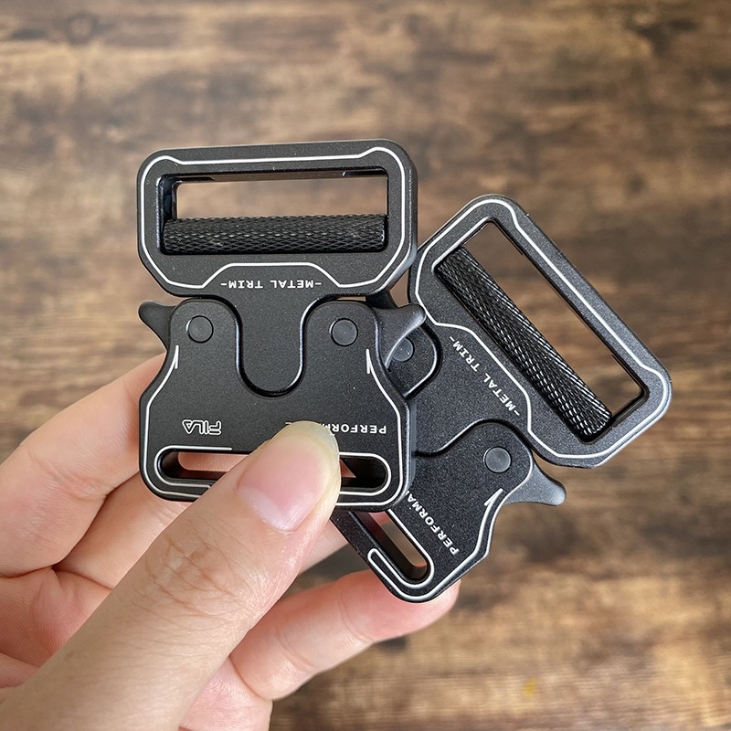 轻奢大牌！质感一流！金属腰带箱包挂扣配件个性休闲机能金属