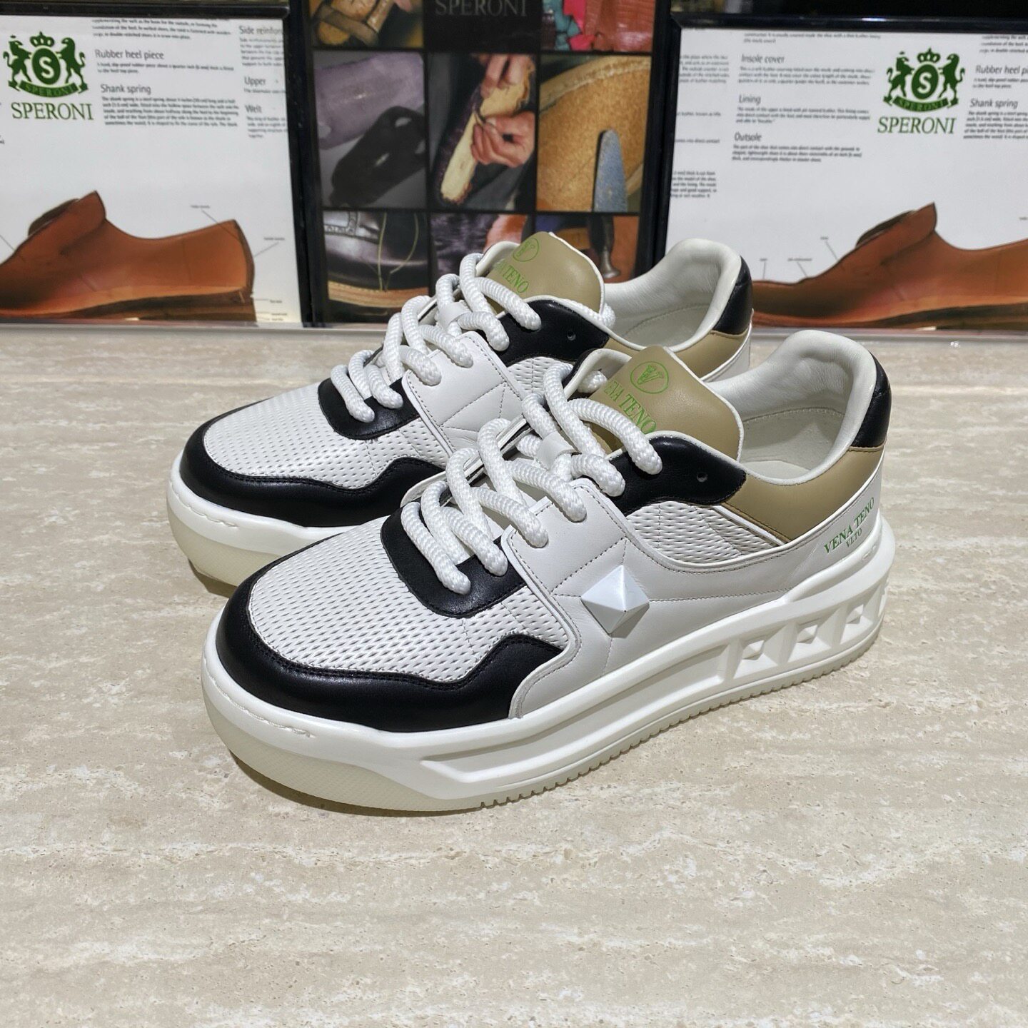 VENA TENO 春夏透气网面logo字母印花铆钉装饰男士系带休闲鞋板鞋