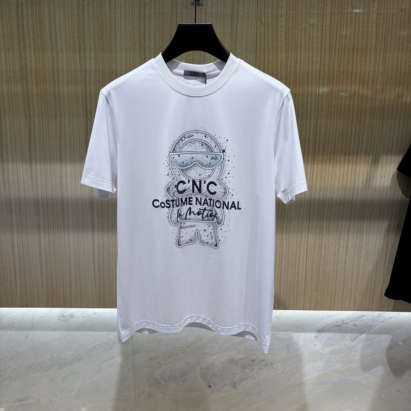 CNC男装 26春夏新款卡通玩偶logo字母烫钻印花男士短袖T恤 262198