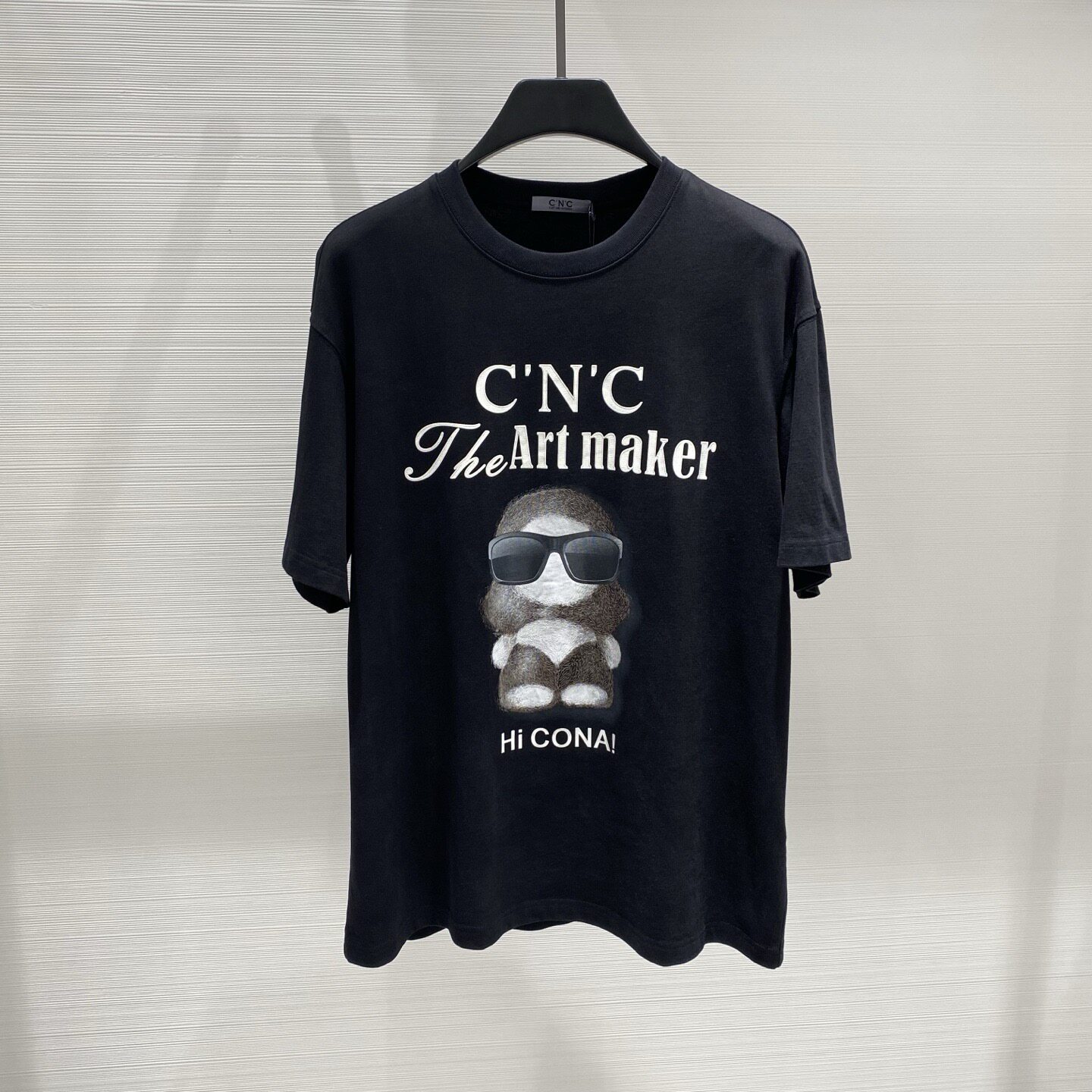 CNC男装 26春夏新款卡通墨镜玩偶logo字母印花男士短袖T恤 262200