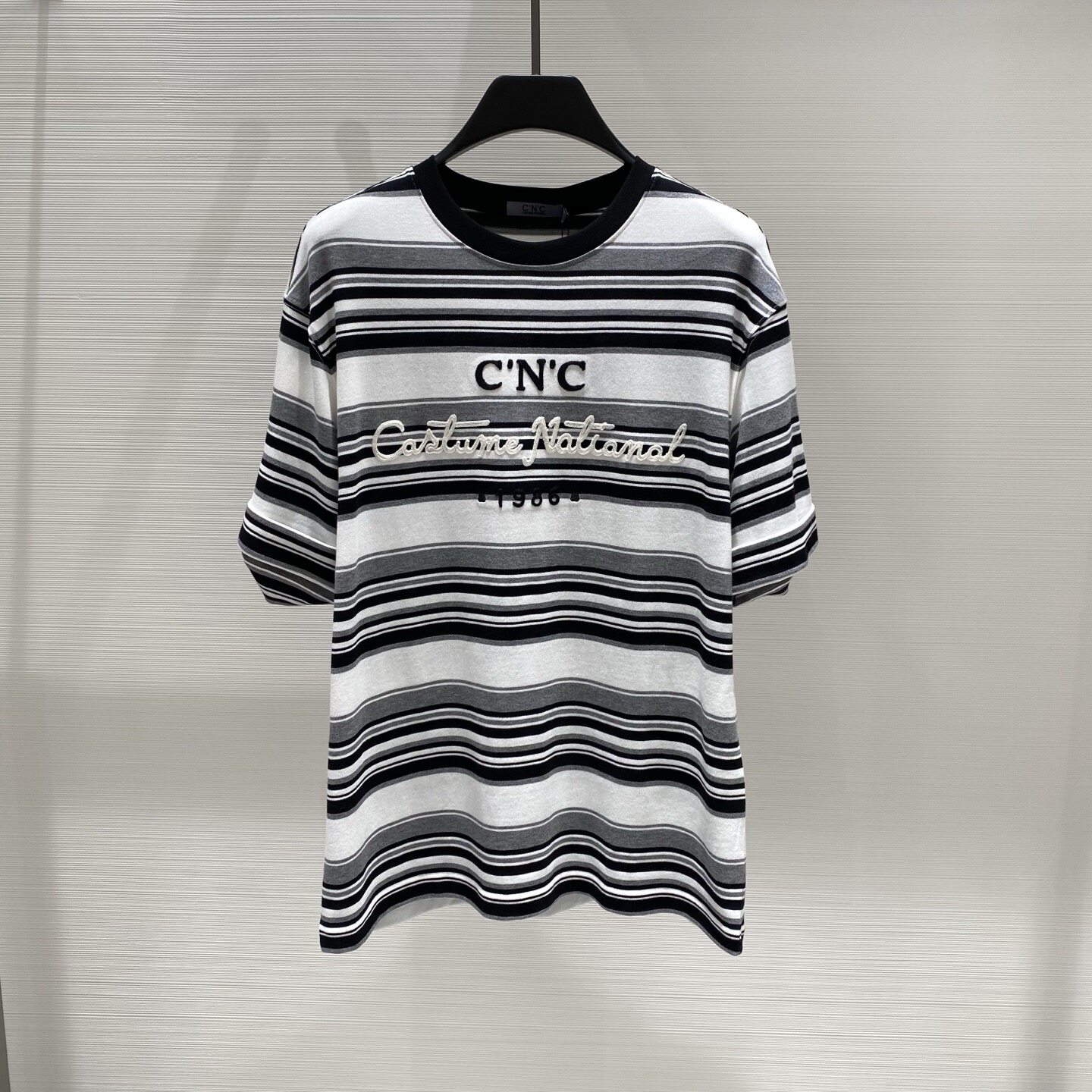 26春夏新款 CNC男士logo字母标语刺绣卷边袖口条纹短袖T恤 262220