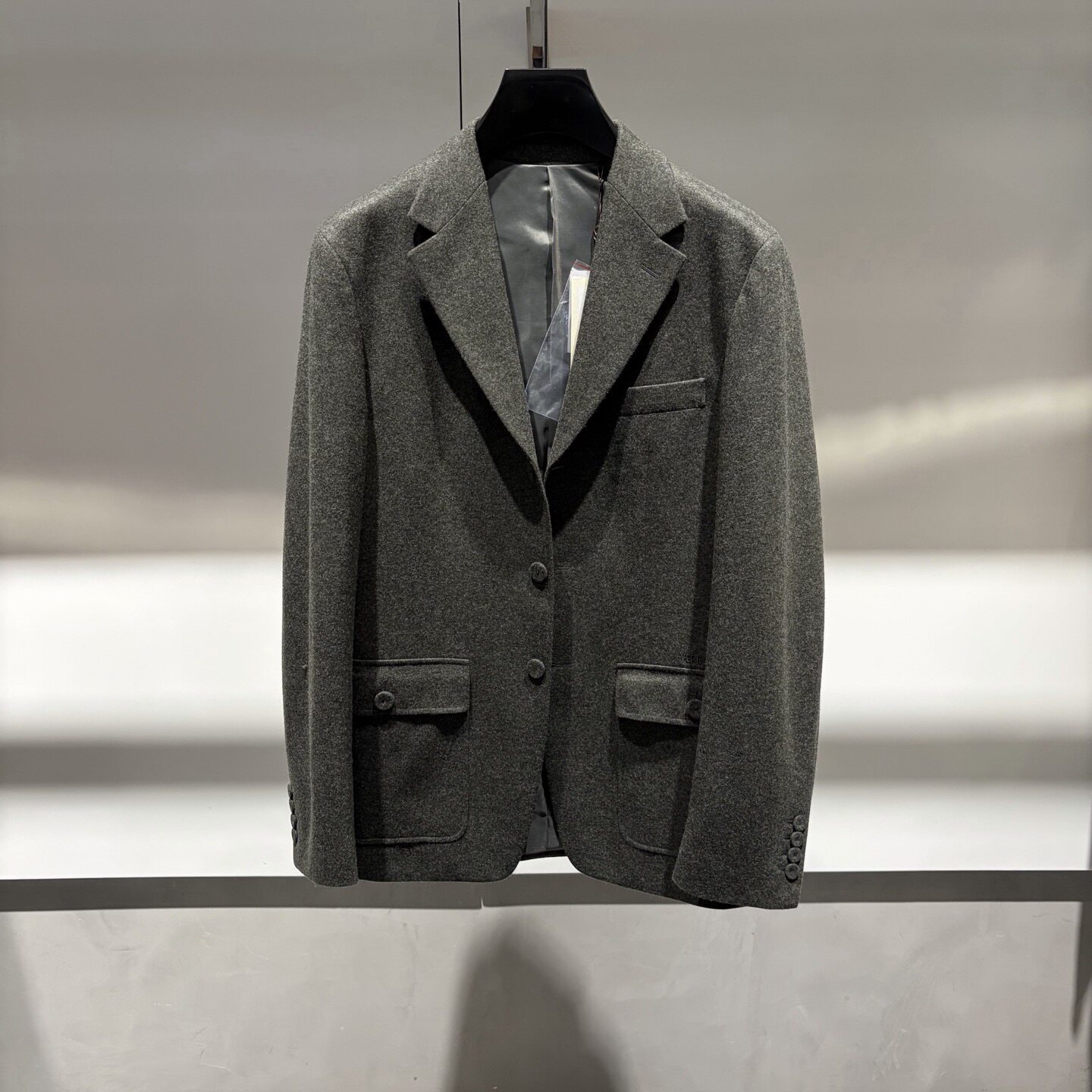 VERRI 26秋冬新款logo字母刺绣男士羊毛休闲西服西装单西 3719AP