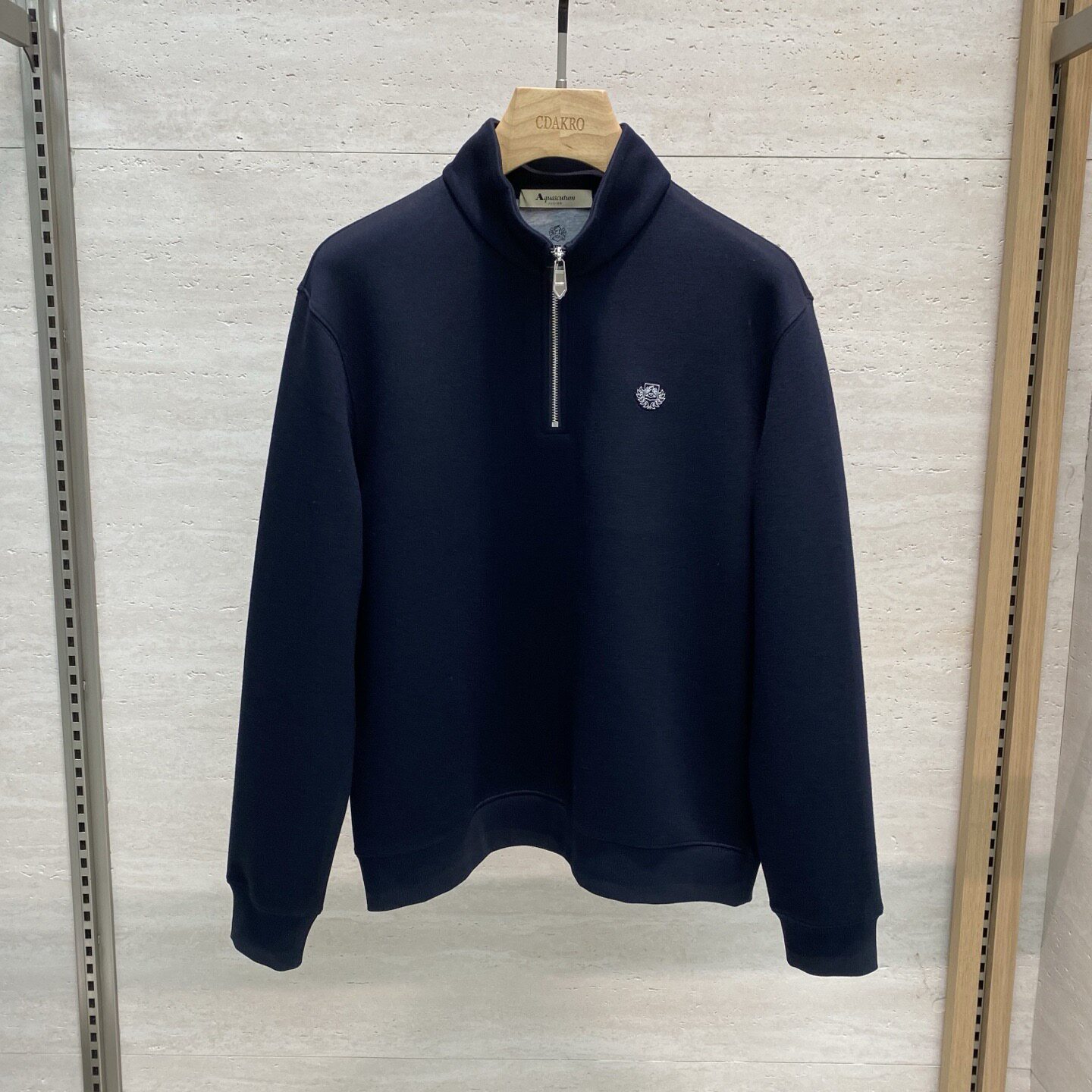 Aquascutum雅格狮丹 26秋冬新款logo刺绣男士拉链领口卫衣 860083