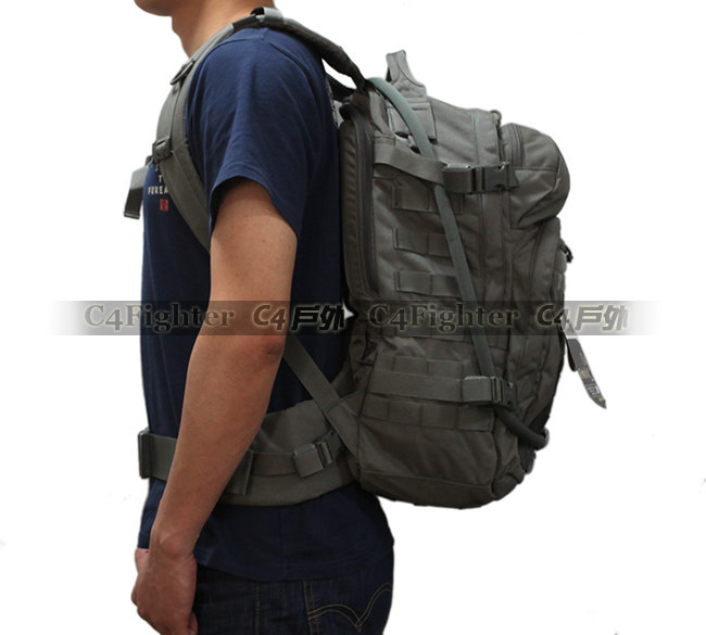 驼峰户外水袋包现货