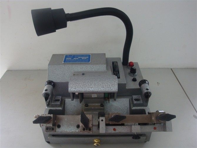 国隆kl-818a 高端 多功能 卧式 锁匙复制机 配钥匙 开齿  铣齿机