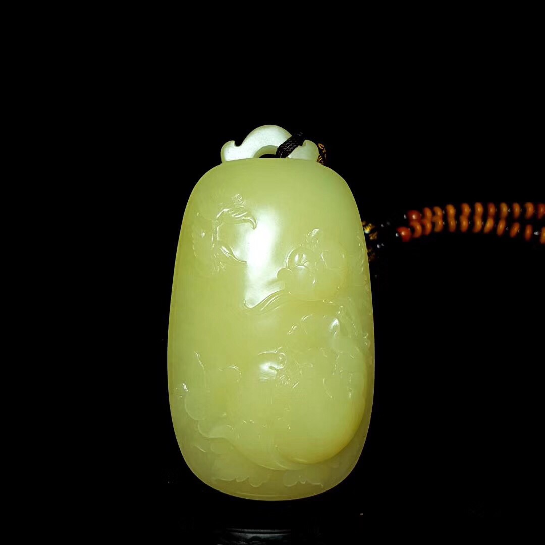 保证收藏品新疆和田玉老坑黄口料花开富贵牌子!