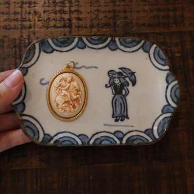 欧洲古董市场淘回孤品宫廷神话故事树脂雕刻装饰吊坠