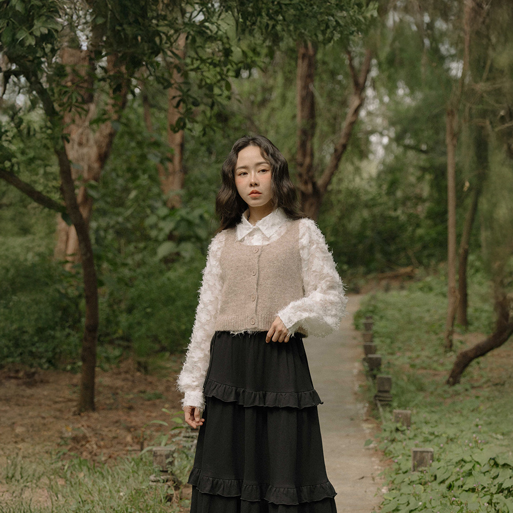 花纱织纹排扣短版针织背心