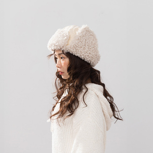 格纹衍缝Q毛釦带飞行帽07020992 女装 QUEENSHOP 2025秋冬新品