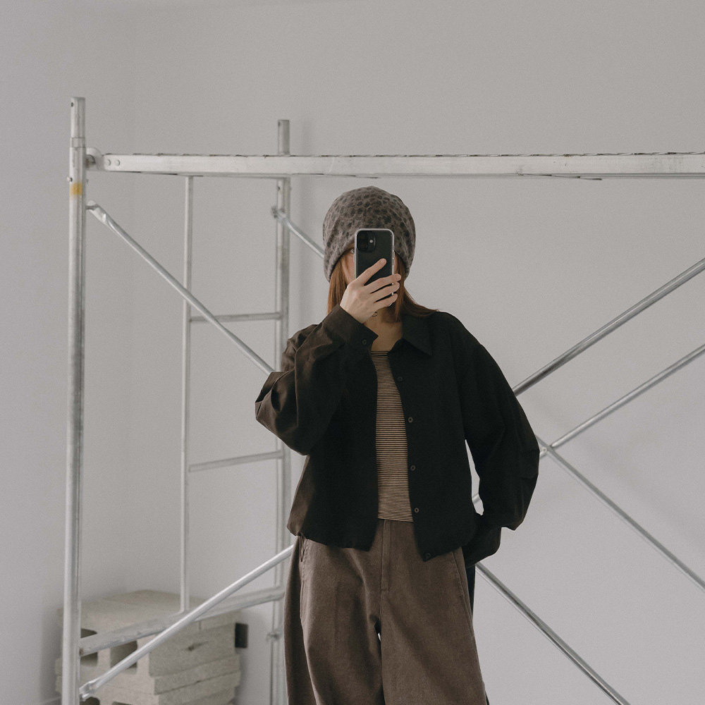 QUEENSHOP 2026秋冬新品女装两件式条纹背心衬衫上衣咖啡01140111