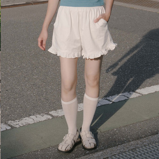 QUEENSHOP 2026春夏新品女装素面荷叶边剪接设计休闲短裤04130318