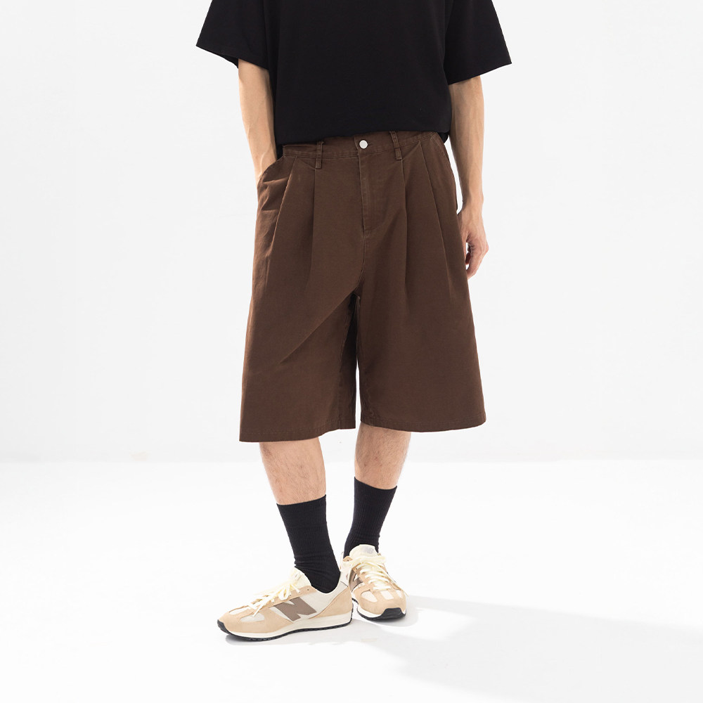 QUEENSHOP2026春夏新品男装素面斜纹棉布打褶造型短裤-咖04130309
