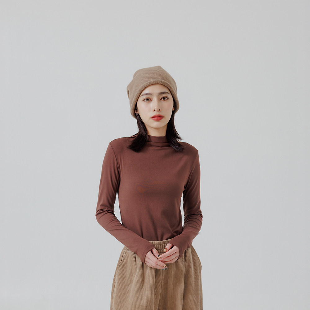 QUEENSHOP 2025秋冬新品女装多色素面酒瓶领合身长袖上