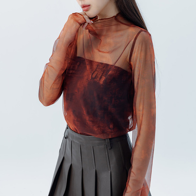 晕染透肤木耳边造型上衣