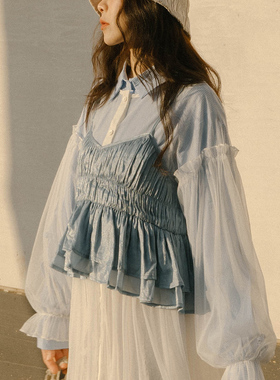 QUEENSHOP 2025秋冬新品女装光泽抓皱造型短版罩衫背心01098868